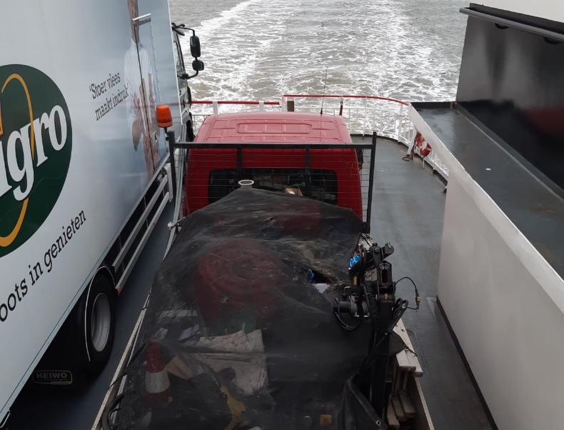 Fotoserie plaatsing en montage pompput Schiermonnikoog_3