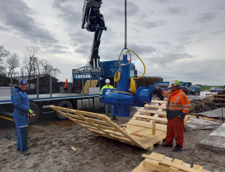 Fotoserie Alde Geeuw - plaatsen pompen_0