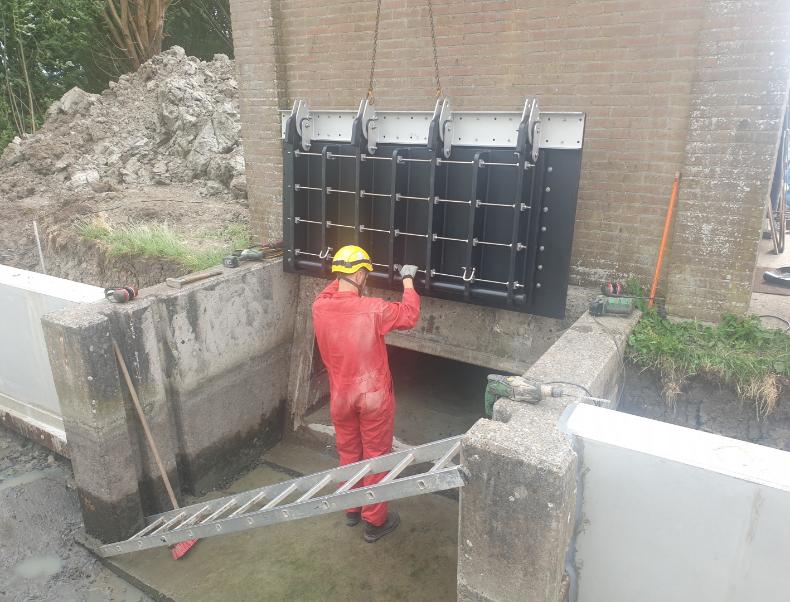 Fotoserie plaatsen terugslagklep Wirdumer-Nieuwland_4