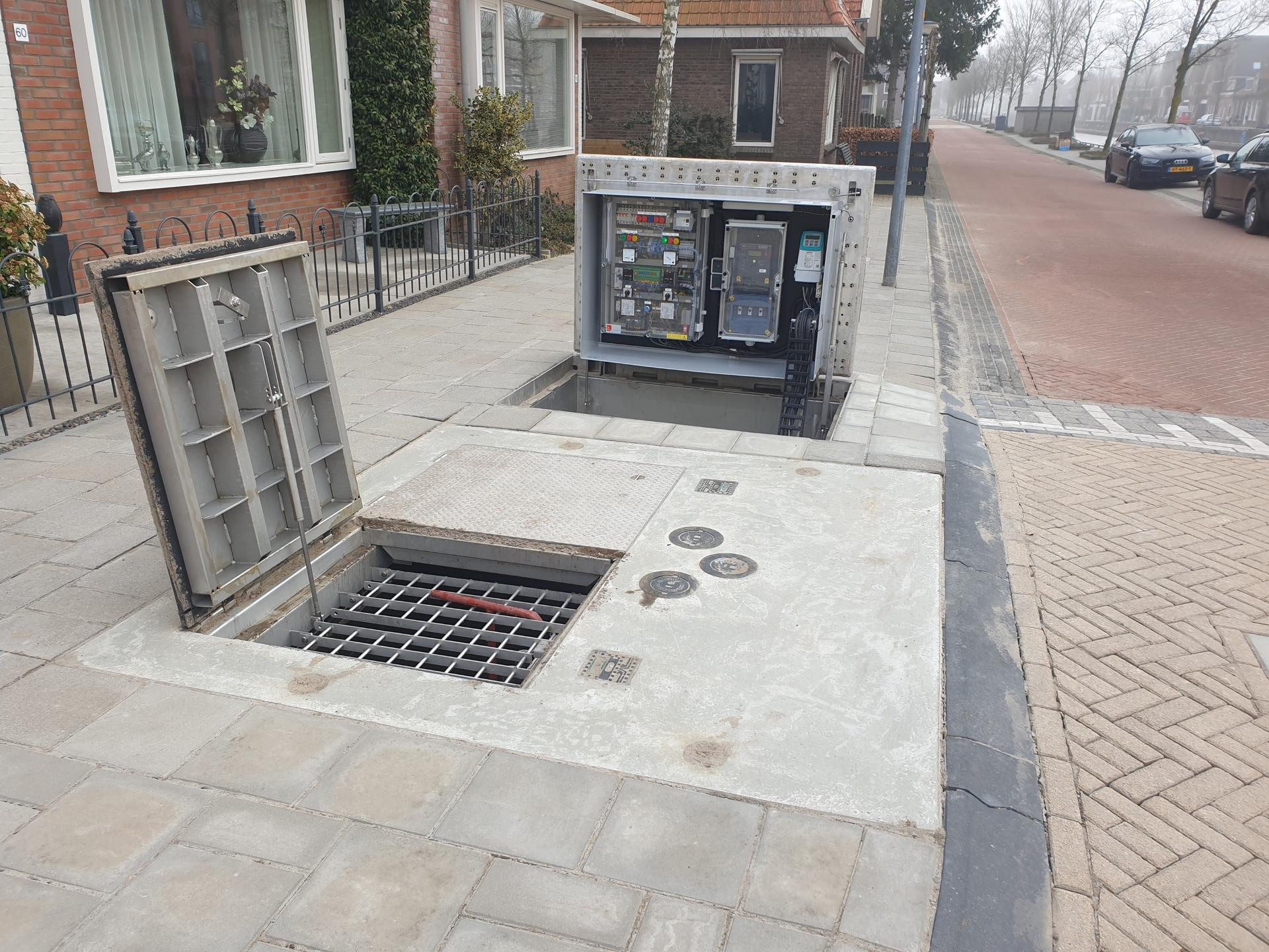 Besturingskast in putkast