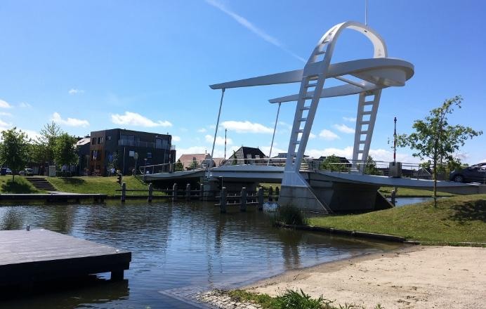 Bruggen en Sluizen