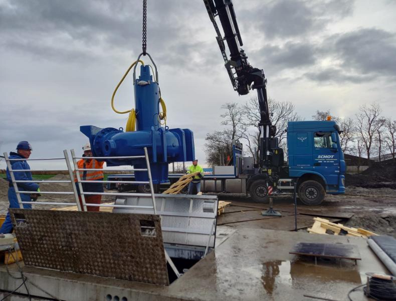 Fotoserie Alde Geeuw - plaatsen pompen_2